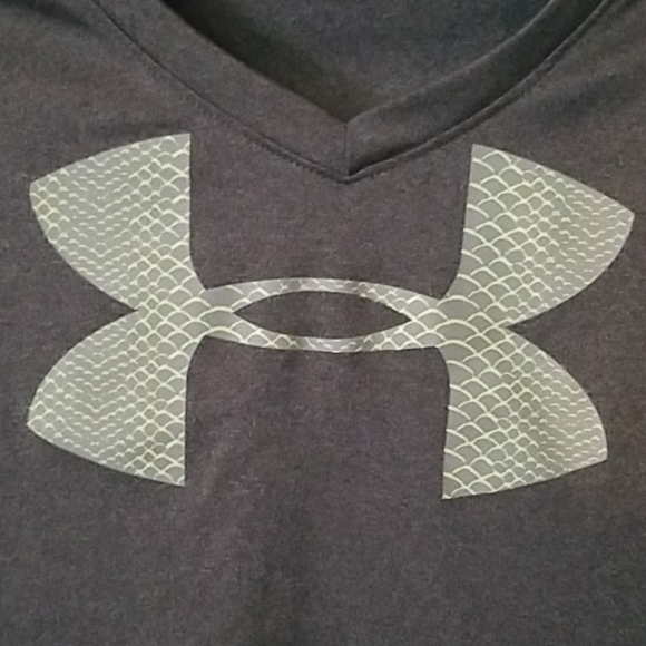 Loose Fit Under Armour Heat Gear Tshirt - Picture 3 of 3